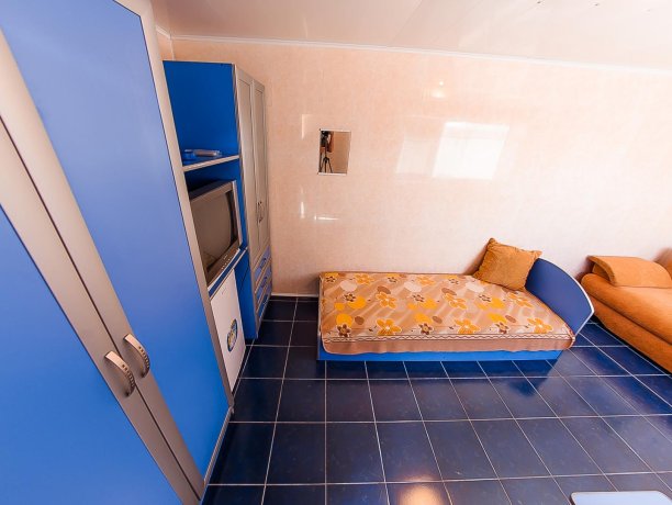 Домик №9 однокомнатный, база отдыха «Фрегат», Кирилловка. Фото 3