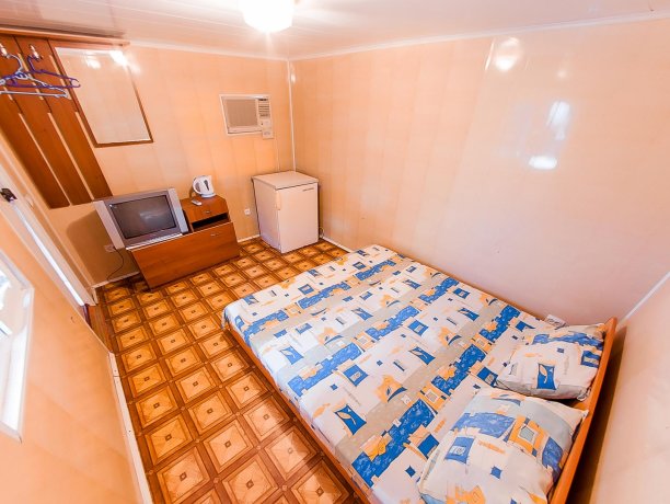 Домик №19 однокомнатный, база отдыха «Фрегат», Кирилловка. Фото 1