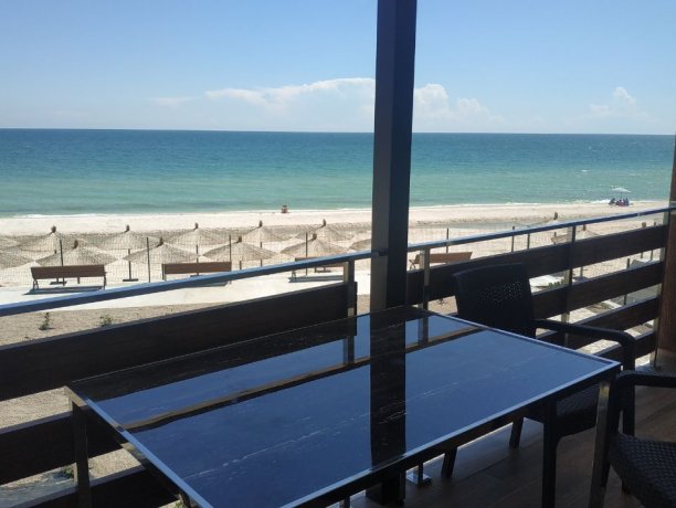 Люкс №4 (2 кот) двухкомнатный, база отдыха «Альфа», Кирилловка. Фото 1