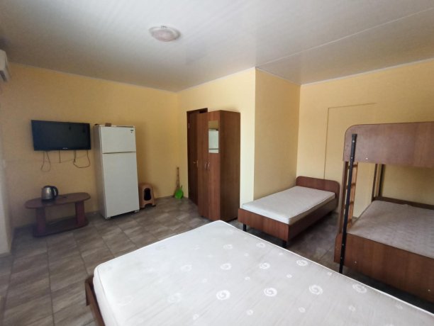 Полулюкс №2 (1 корп) однокомнатный, база отдыха «Золотое Руно», Кирилловка. Фото 3