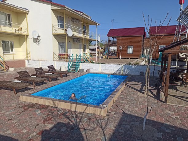 Полулюкс №26 (1 корп) однокомнатный, база отдыха «Золотое Руно», Кирилловка. Фото 1