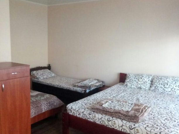 Люкс №4 (2 корп) однокомнатный, база отдыха «Золотое Руно», Кирилловка. Фото 2