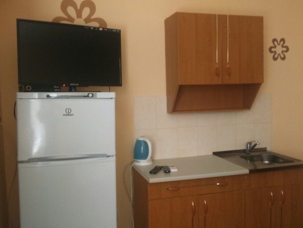 Люкс №6 (2 корп) однокомнатный, база отдыха «Золотое Руно», Кирилловка. Фото 1