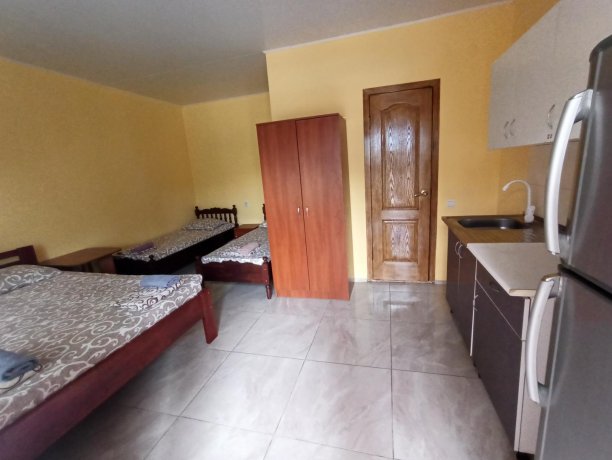 Люкс №9 (2 корп) однокомнатный, база отдыха «Золотое Руно», Кирилловка. Фото 1