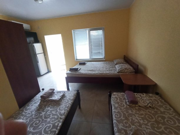 Люкс №9 (2 корп) однокомнатный, база отдыха «Золотое Руно», Кирилловка. Фото 2