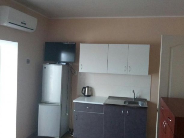 Люкс №10 (2 корп) однокомнатный, база отдыха «Золотое Руно», Кирилловка. Фото 2