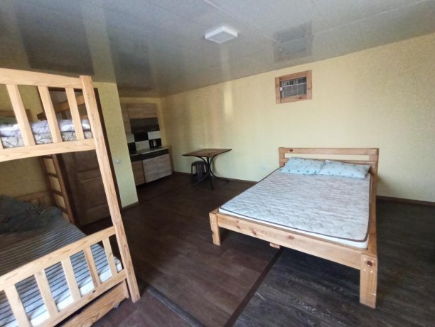 Люкс №1 VIP однокомнатный, база отдыха «Золотое Руно», Кирилловка. Фото 1