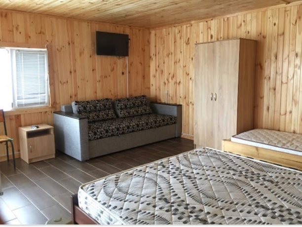 Люкс №3 VIP однокомнатный, база отдыха «Золотое Руно», Кирилловка. Фото 5