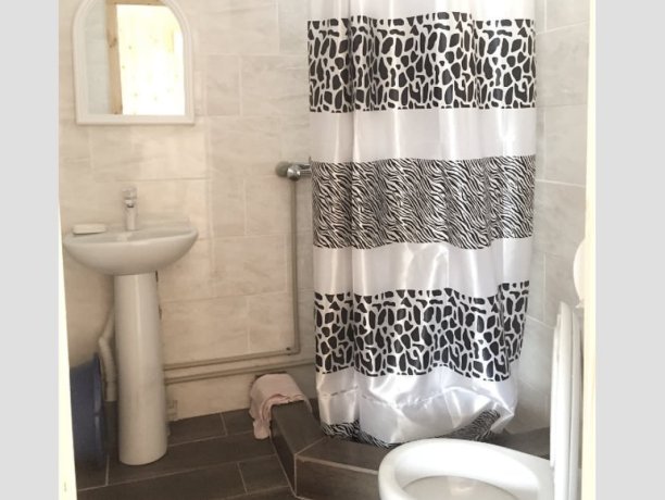 Люкс №3 VIP однокомнатный, база отдыха «Золотое Руно», Кирилловка. Фото 2