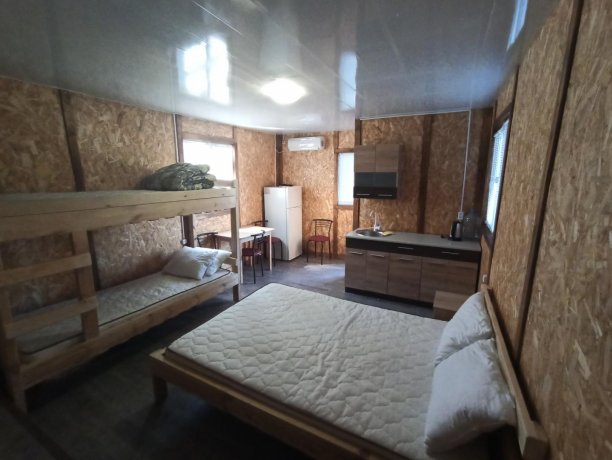 Люкс №4 VIP однокомнатный, база отдыха «Золотое Руно», Кирилловка. Фото 1