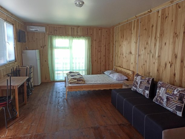 Люкс №5 VIP однокомнатный, база отдыха «Золотое Руно», Кирилловка. Фото 1