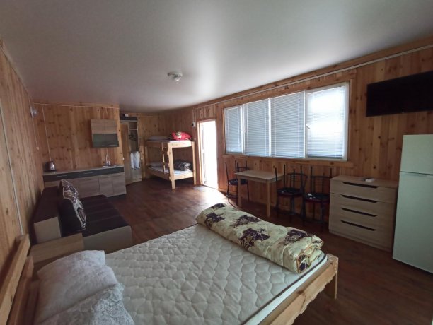 Люкс №5 VIP однокомнатный, база отдыха «Золотое Руно», Кирилловка. Фото 2