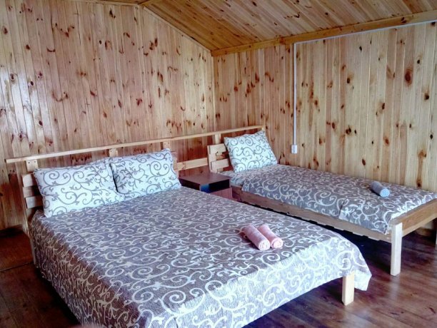 Коттедж №1 однокомнатный, база отдыха «Золотое Руно», Кирилловка. Фото 3