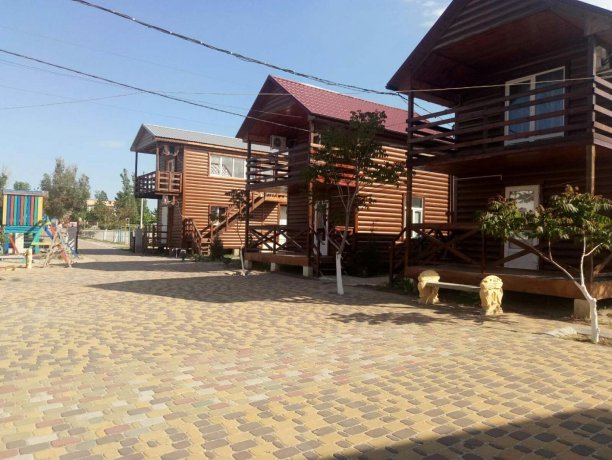 Коттедж №1 однокомнатный, база отдыха «Золотое Руно», Кирилловка. Фото 1