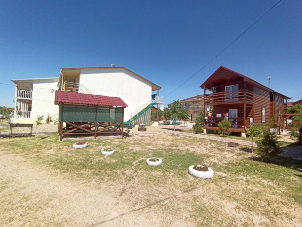 Коттедж №3 однокомнатный, база отдыха «Золотое Руно», Кирилловка. Фото 1