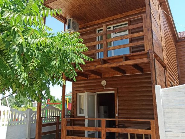 Коттедж №16 однокомнатный, база отдыха «Золотое Руно», Кирилловка. Фото 1