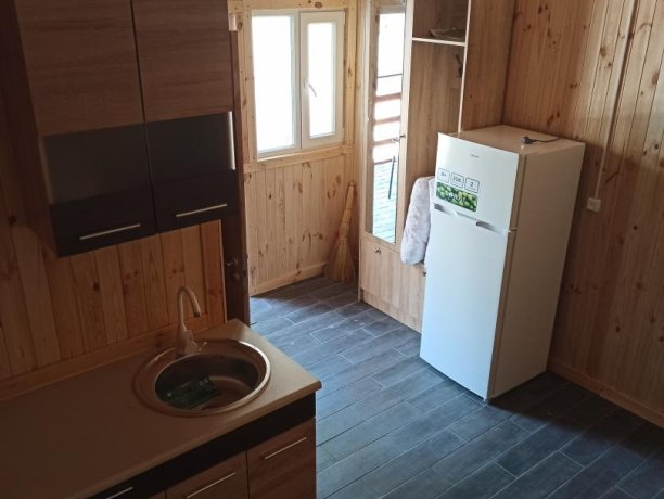 Коттедж №16 однокомнатный, база отдыха «Золотое Руно», Кирилловка. Фото 4