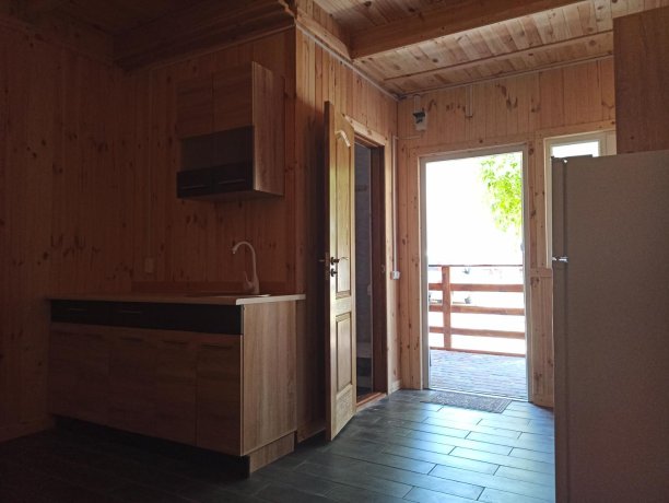 Коттедж №16 однокомнатный, база отдыха «Золотое Руно», Кирилловка. Фото 2