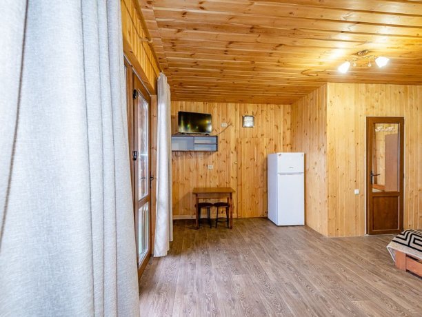 Люкс 4х-местный однокомнатный, гостевой дом «ГД "Триумф"», Кирилловка. Фото 3