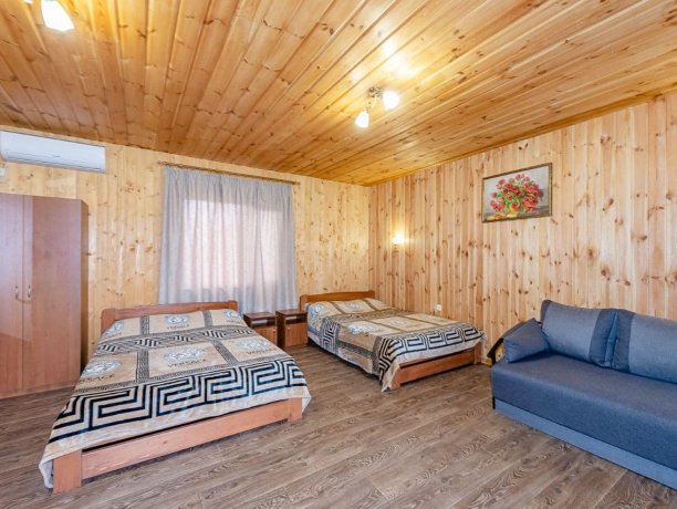 Люкс 4х-местный однокомнатный, гостевой дом «ГД "Триумф"», Кирилловка. Фото 4