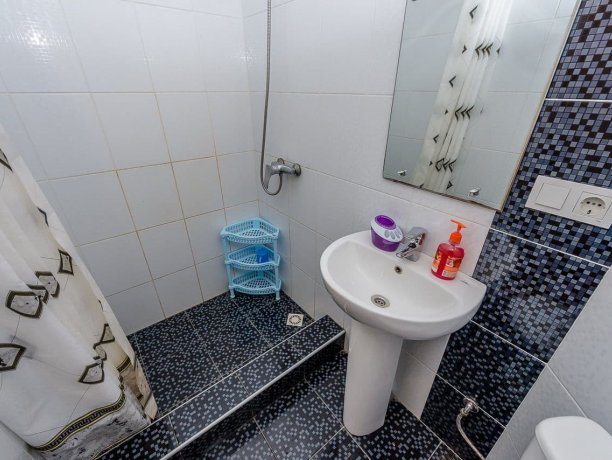 Люкс 4-х местный однокомнатный, база отдыха «Смальта», Кирилловка. Фото 4