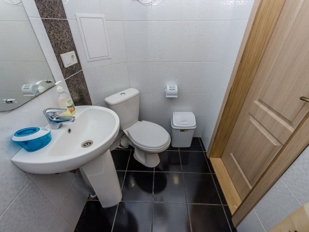 Люкс 5-ти местный однокомнатный, база отдыха «Смальта», Кирилловка. Фото 4