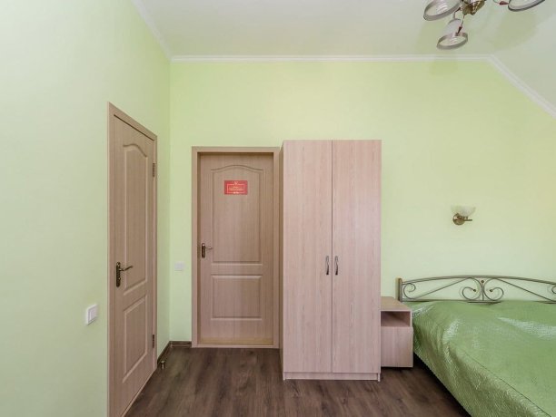 Люкс 2-х местный однокомнатный, база отдыха «Смальта», Кирилловка. Фото 1