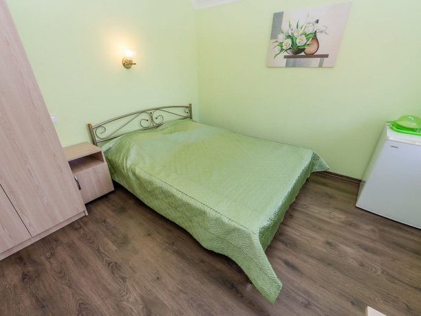 Люкс 2-х местный однокомнатный, база отдыха «Смальта», Кирилловка. Фото 6