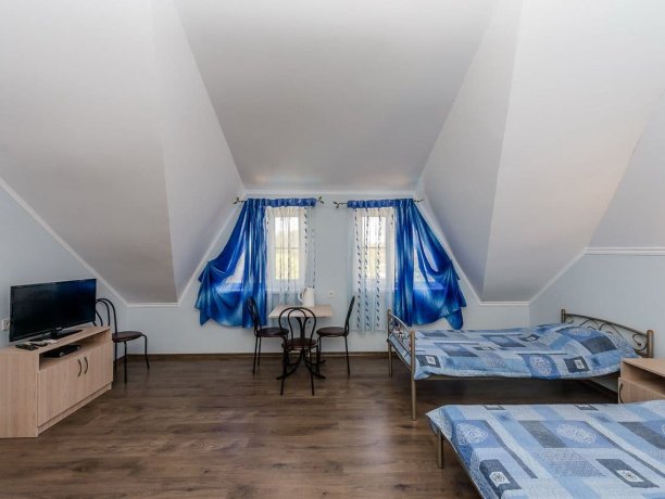 Люкс 5-ти местный однокомнатный, база отдыха «Смальта», Кирилловка. Фото 3