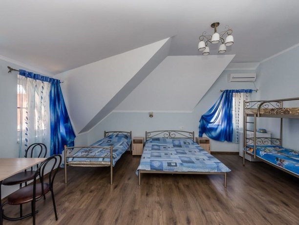 Люкс 5-ти местный однокомнатный, база отдыха «Смальта», Кирилловка. Фото 1