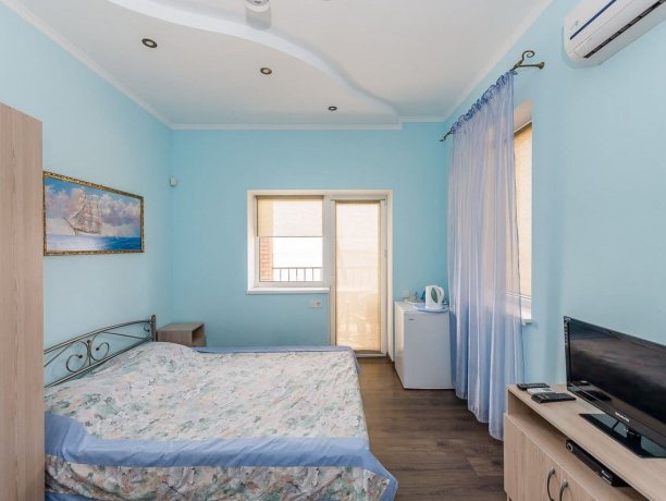 Люкс 2-х местный однокомнатный, база отдыха «Смальта», Кирилловка. Фото 1