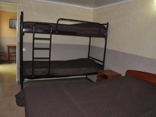 Коттедж (стандарт) №20 однокомнатный, база отдыха «Елена», Кирилловка. Фото 1