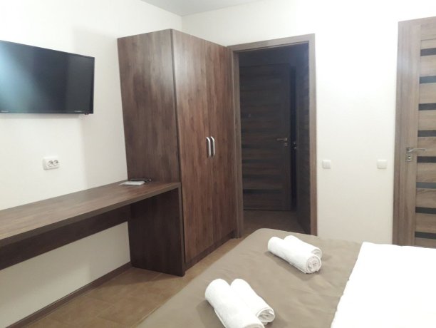 Люкс №1 двухкомнатный, гостевой дом «ПоллиАнна», Кирилловка. Фото 3