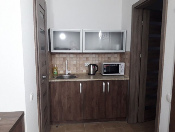 Люкс №1 двухкомнатный, гостевой дом «ПоллиАнна», Кирилловка. Фото 4