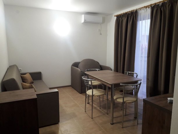 Люкс №1 двухкомнатный, гостевой дом «ПоллиАнна», Кирилловка. Фото 5