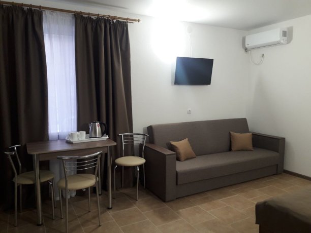 Полулюкс №2 однокомнатный, гостевой дом «ПоллиАнна», Кирилловка. Фото 1