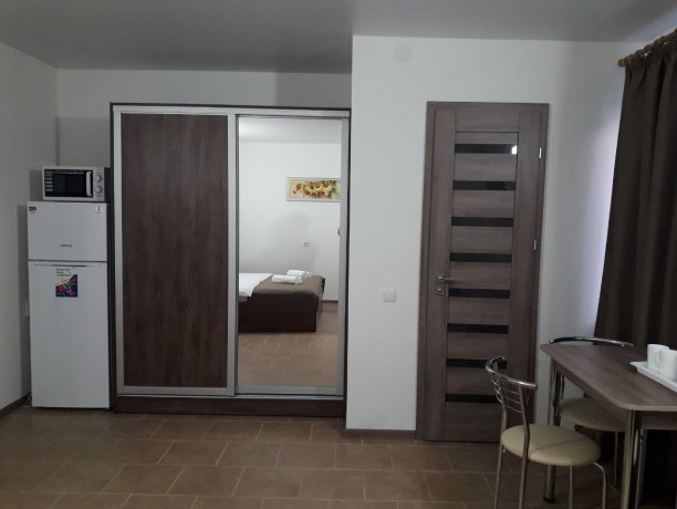 Полулюкс №2 однокомнатный, гостевой дом «ПоллиАнна», Кирилловка. Фото 2