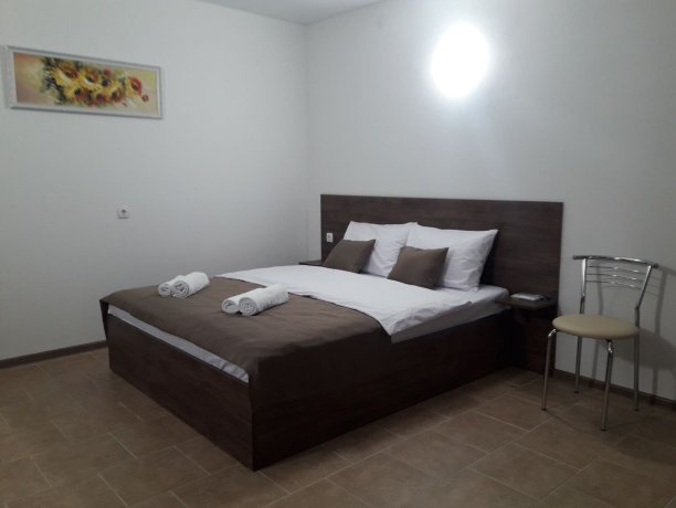 Полулюкс №2 однокомнатный, гостевой дом «ПоллиАнна», Кирилловка. Фото 3