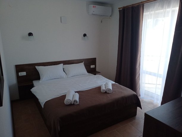 Полулюкс №4 однокомнатный, гостевой дом «ПоллиАнна», Кирилловка. Фото 2