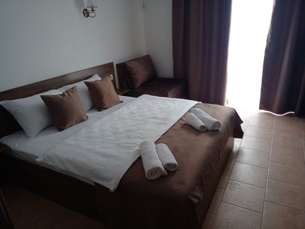 Люкс №5 двухкомнатный, гостевой дом «ПоллиАнна», Кирилловка. Фото 2