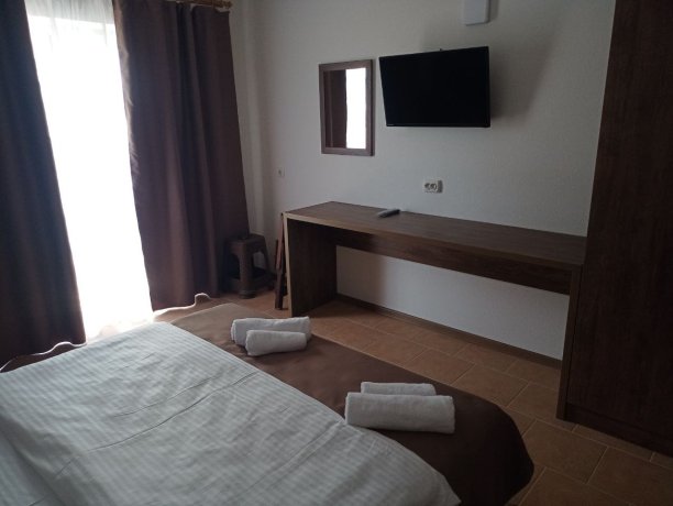 Люкс №5 двухкомнатный, гостевой дом «ПоллиАнна», Кирилловка. Фото 3