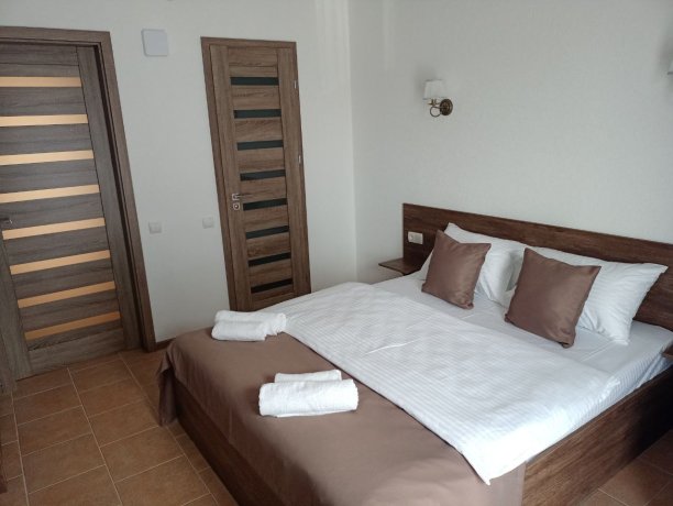 Люкс №5 двухкомнатный, гостевой дом «ПоллиАнна», Кирилловка. Фото 4