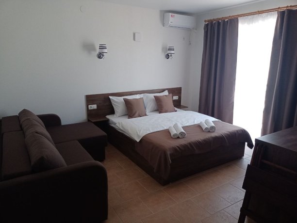 Полулюкс №6 однокомнатный, гостевой дом «ПоллиАнна», Кирилловка. Фото 2