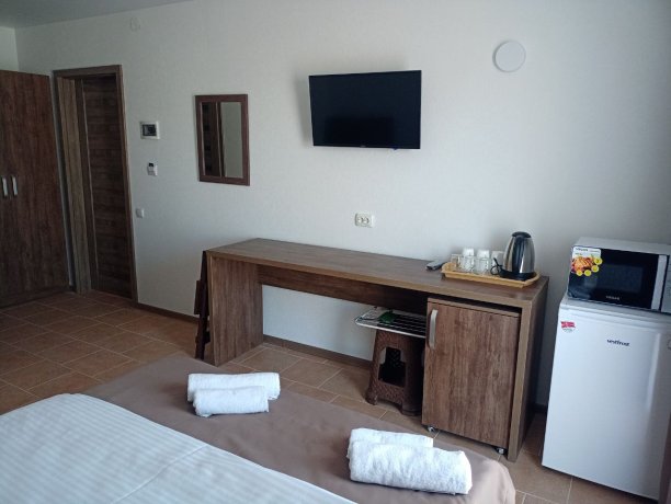 Полулюкс №8 однокомнатный, гостевой дом «ПоллиАнна», Кирилловка. Фото 2