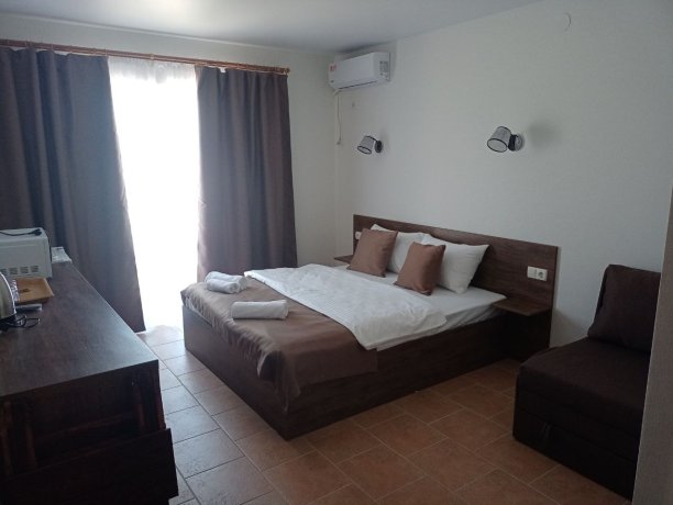 Полулюкс №8 однокомнатный, гостевой дом «ПоллиАнна», Кирилловка. Фото 3