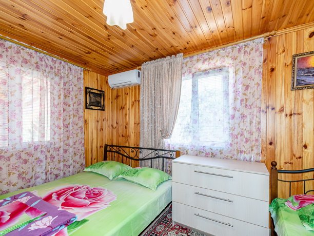 Коттедж №1 Люкс 4х местный одноэтажный трехкомнатный, база отдыха «ЛенСити», Кирилловка. Фото 2