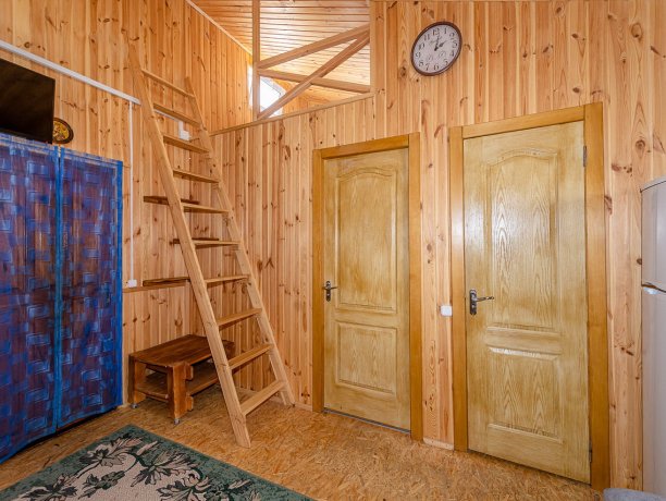 Коттедж №4 Люкс 6ти местный 2-х уровневый трехкомнатный, база отдыха «ЛенСити», Кирилловка. Фото 9