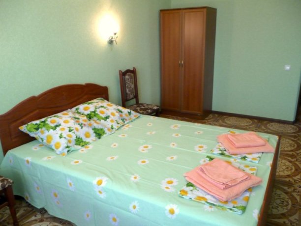 Люкс №7-1 двухкомнатный, база отдыха «Орион», Кирилловка. Фото 7