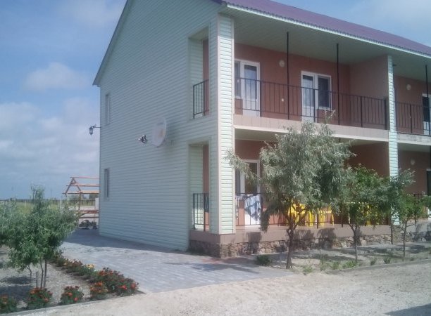 Люкс №7-3 двухкомнатный, база отдыха «Орион», Кирилловка. Фото 1