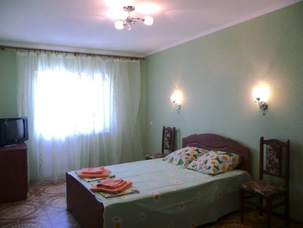 Люкс №7-3 двухкомнатный, база отдыха «Орион», Кирилловка. Фото 6